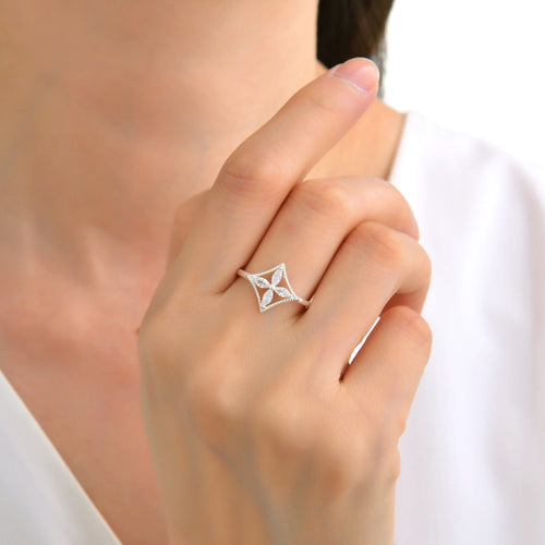 Anillo Flor en Rombo